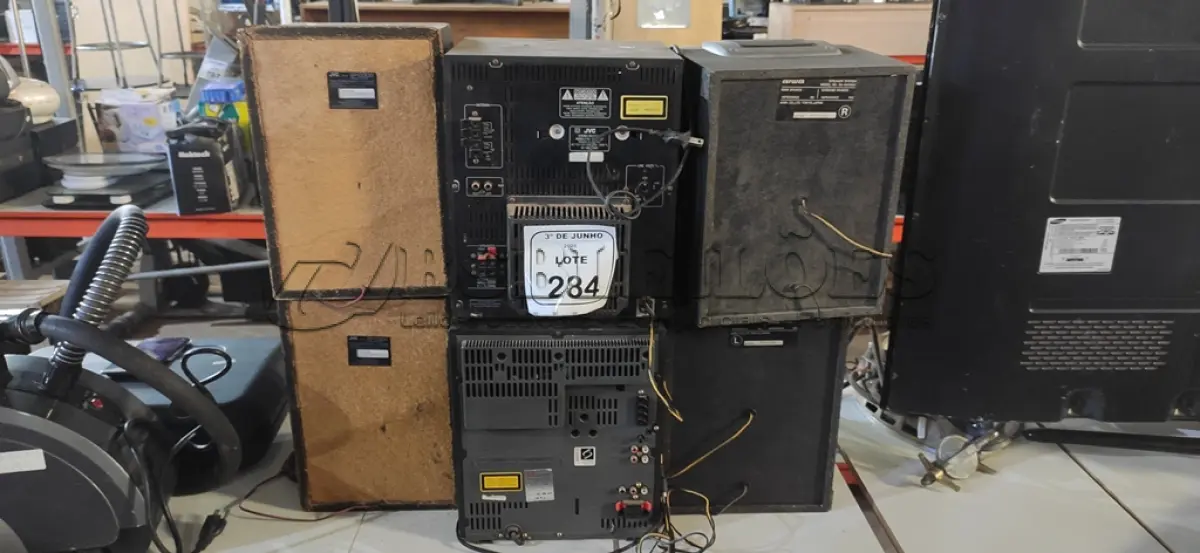 LOTE 284 - 02 MINIS SYSTEMS COM 02 CAIXAS CADA MARCAS AIWA E JVC. (NO ESTADO) ATENÇÃO! FAZER A VISITAÇÃO ANTES DE ARREMATAR, NÃO SABEMOS SE FUNCIONA, LEILÃO NÃO TEM GARANTIA E NEM DEVOLUÇÃO, SUJEITO A POSSÍVEIS AVARIAS VISÍVEIS/OCULTAS E/OU AUSÊNCIA DE COMPONENTES.