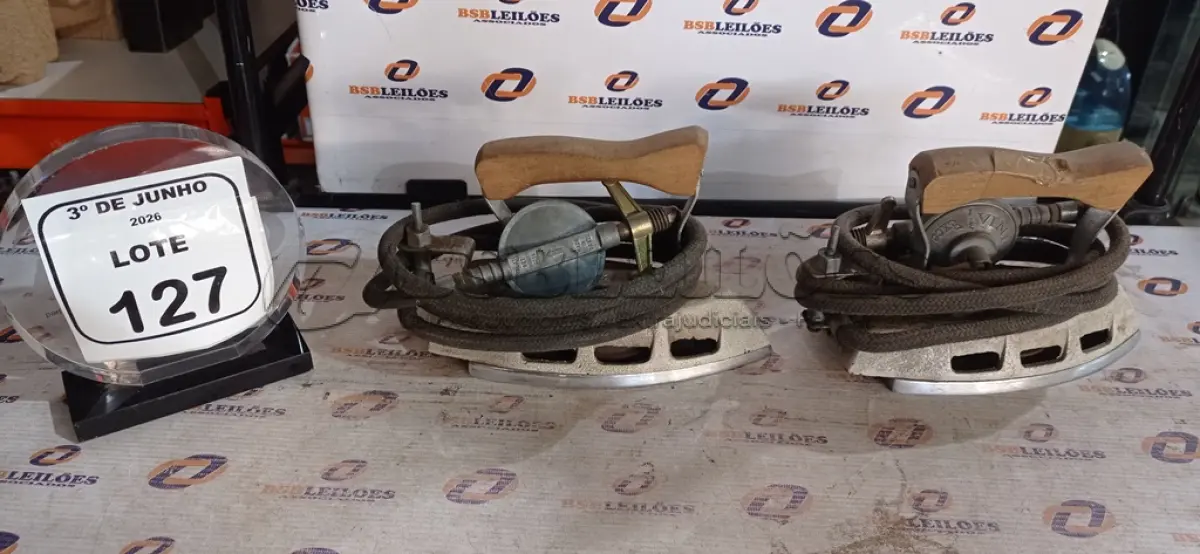 LOTE 127 - 02 FERROS DE PASSAR A GÁS. (NO ESTADO) ATENÇÃO! FAZER A VISITAÇÃO ANTES DE ARREMATAR, NÃO SABEMOS SE FUNCIONA, LEILÃO NÃO TEM GARANTIA E NEM DEVOLUÇÃO, SUJEITO A POSSÍVEIS AVARIAS VISÍVEIS/OCULTAS E/OU AUSÊNCIA DE COMPONENTES.