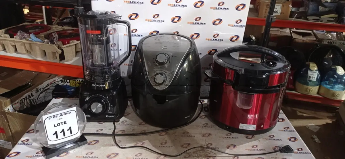 LOTE 111 - 01 PANELA ELÉTRICA 220V, 01 LIQUIDIFICADOR 220V E 01 AIR FRYER 220V MARCA MONDIAL. (NO ESTADO) ATENÇÃO! FAZER A VISITAÇÃO ANTES DE ARREMATAR, NÃO SABEMOS SE FUNCIONA, LEILÃO NÃO TEM GARANTIA E NEM DEVOLUÇÃO, SUJEITO A POSSÍVEIS AVARIAS VISÍVEIS/OCULTAS E/OU AUSÊNCIA DE COMPONENTES.