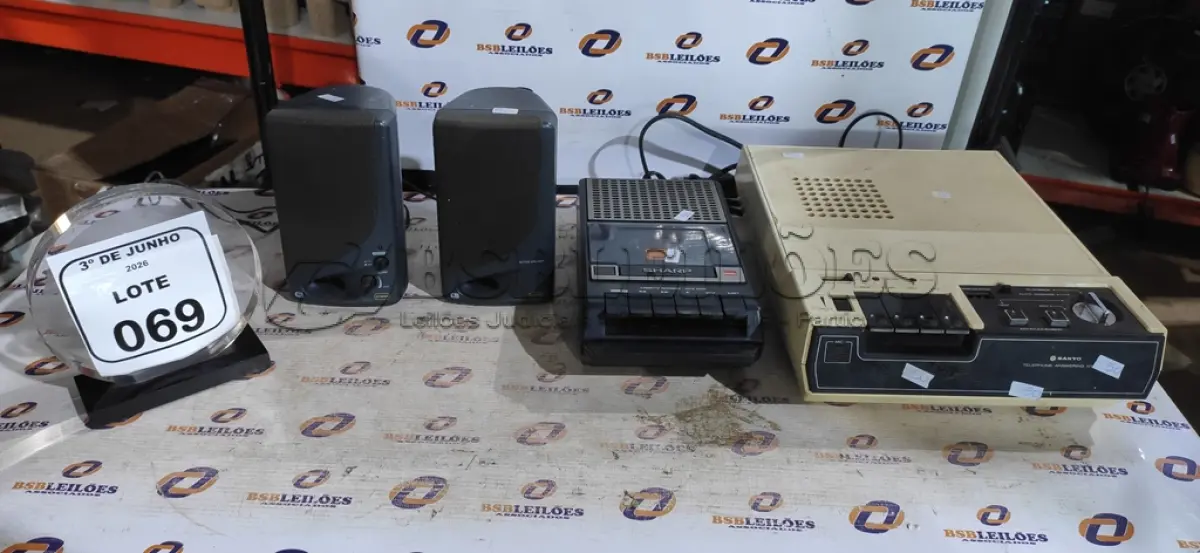 LOTE 069 - 01 SECRETÁRIA ELETRÔNICA MARCA SANYO, 01 GRAVADOR CASSETE MARCA RD-610X MARCA SHARP E 02 CAIXINHAS DE SOM PARA PC. (NO ESTADO) ATENÇÃO! FAZER A VISITAÇÃO ANTES DE ARREMATAR, NÃO SABEMOS SE FUNCIONA, LEILÃO NÃO TEM GARANTIA E NEM DEVOLUÇÃO, SUJEITO A POSSÍVEIS AVARIAS VISÍVEIS/OCULTAS E/OU AUSÊNCIA DE COMPONENTES.