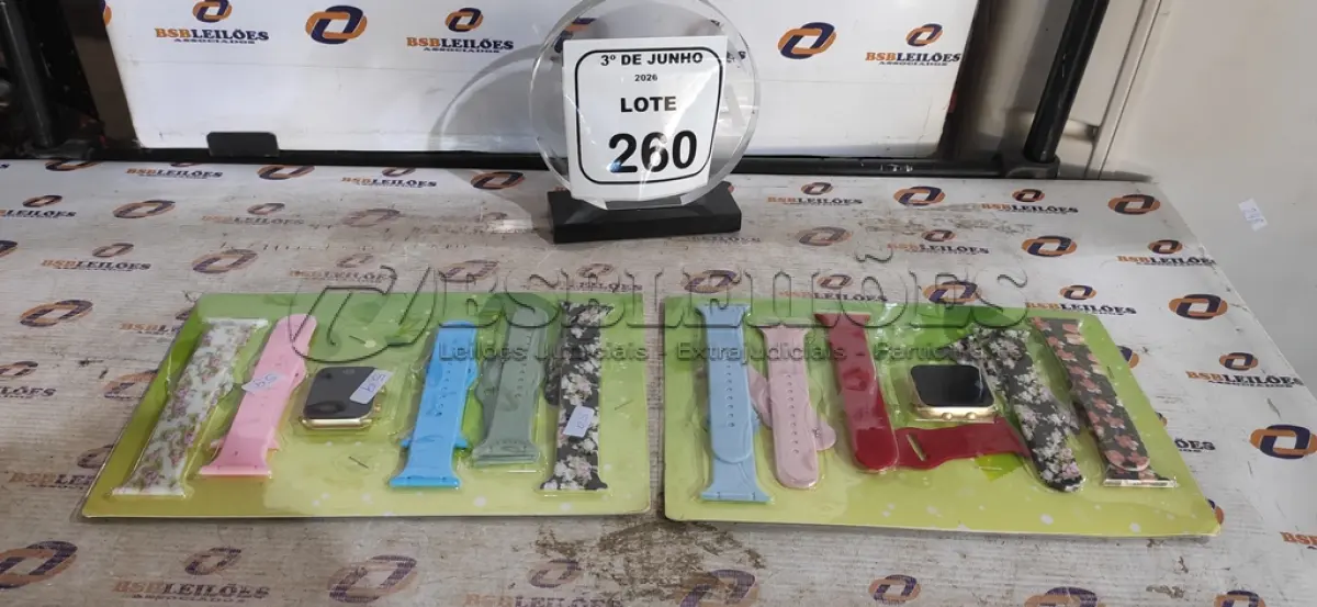 LOTE 260 - 02 RELÓGIOS INTELIGENTES COM 05 PULSEIRAS. (NO ESTADO) ATENÇÃO! FAZER A VISITAÇÃO ANTES DE ARREMATAR, NÃO SABEMOS SE FUNCIONA, LEILÃO NÃO TEM GARANTIA E NEM DEVOLUÇÃO, SUJEITO A POSSÍVEIS AVARIAS VISÍVEIS/OCULTAS E/OU AUSÊNCIA DE COMPONENTES.