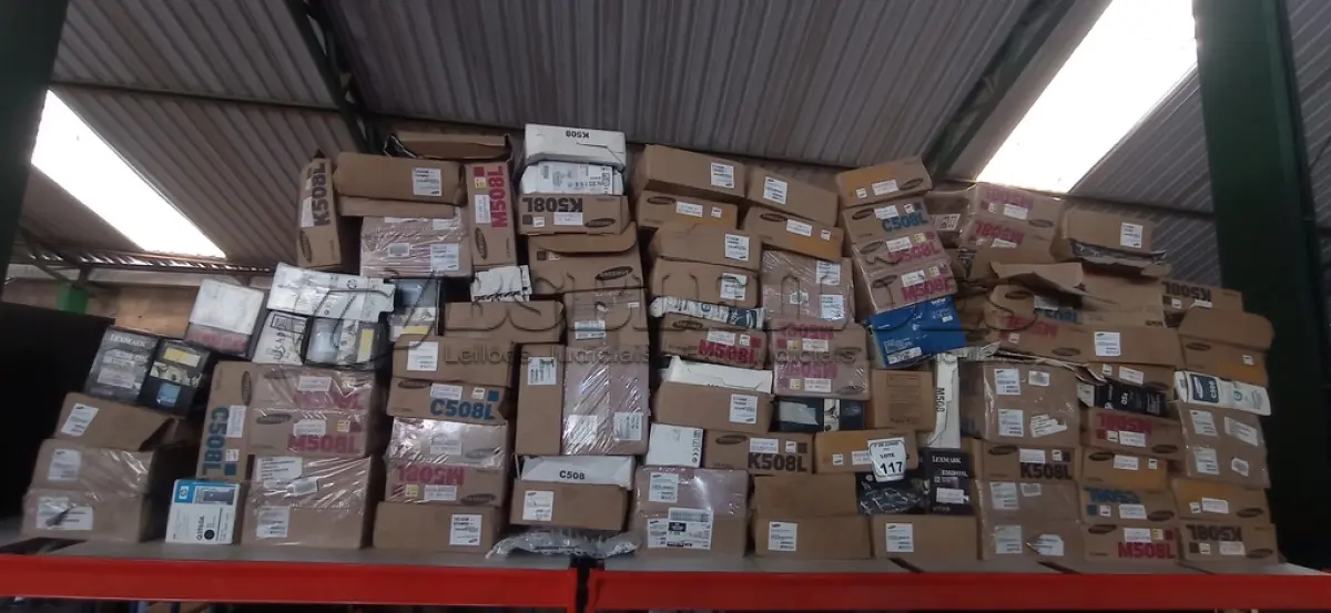 LOTE 117 - 01 LOTE COM GRANDE QUANTIDADE DE TONNERS PARA IMPRESSORAS DE MARCASSE MODELOS DIVERSOS. (NO ESTADO) ATENÇÃO! FAZER A VISITAÇÃO ANTES DE ARREMATAR, NÃO SABEMOS SE FUNCIONA, LEILÃO NÃO TEM GARANTIA E NEM DEVOLUÇÃO, SUJEITO A POSSÍVEIS AVARIAS VISÍVEIS/OCULTAS E/OU AUSÊNCIA DE COMPONENTES.