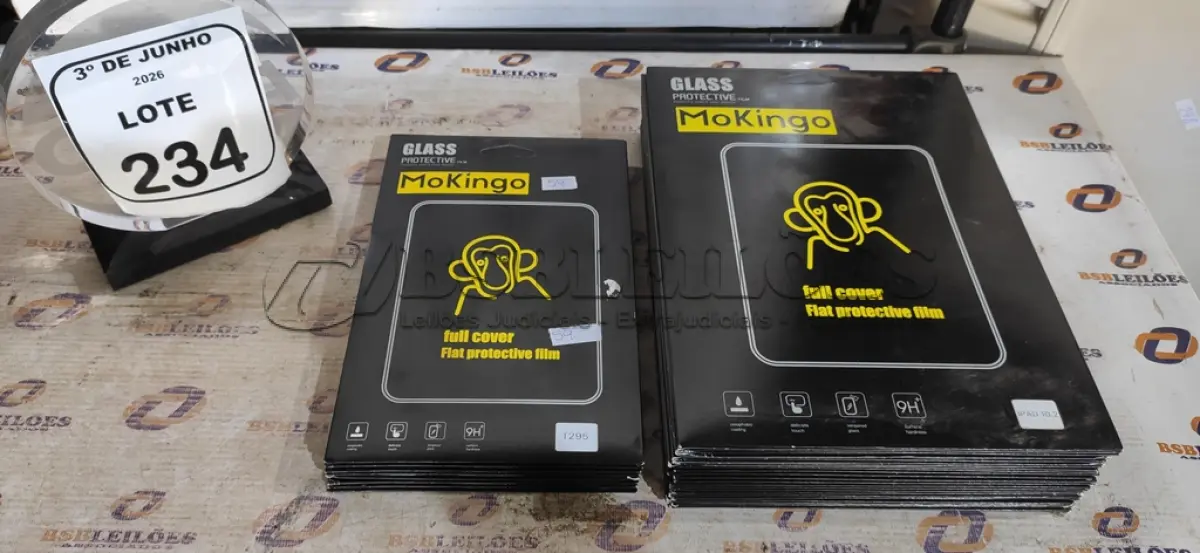 LOTE 234 - 30 PELÍCULAS DE PROTEÇÃO PARA TABLETS E IPAD. (NO ESTADO) ATENÇÃO! FAZER A VISITAÇÃO ANTES DE ARREMATAR, NÃO SABEMOS SE FUNCIONA, LEILÃO NÃO TEM GARANTIA E NEM DEVOLUÇÃO, SUJEITO A POSSÍVEIS AVARIAS VISÍVEIS/OCULTAS E/OU AUSÊNCIA DE COMPONENTES.