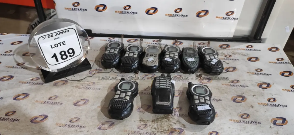 LOTE 189 - 09 RÁDIOS COMUNICADORES DE MARCAS E MODELOS DIVERSOS. (NO ESTADO) ATENÇÃO! FAZER A VISITAÇÃO ANTES DE ARREMATAR, NÃO SABEMOS SE FUNCIONA, LEILÃO NÃO TEM GARANTIA E NEM DEVOLUÇÃO, SUJEITO A POSSÍVEIS AVARIAS VISÍVEIS/OCULTAS E/OU AUSÊNCIA DE COMPONENTES.