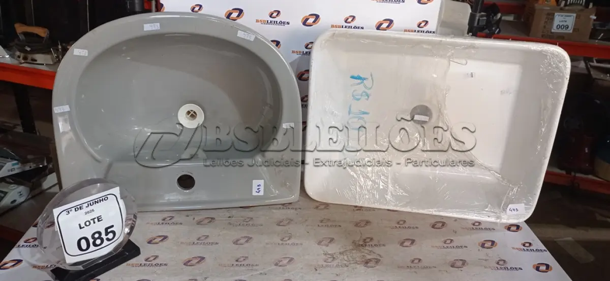 LOTE 085 - 02 CUBAS PIA LOUÇA. (NO ESTADO) ATENÇÃO! FAZER A VISITAÇÃO ANTES DE ARREMATAR, NÃO SABEMOS SE FUNCIONA, LEILÃO NÃO TEM GARANTIA E NEM DEVOLUÇÃO, SUJEITO A POSSÍVEIS AVARIAS VISÍVEIS/OCULTAS E/OU AUSÊNCIA DE COMPONENTES.