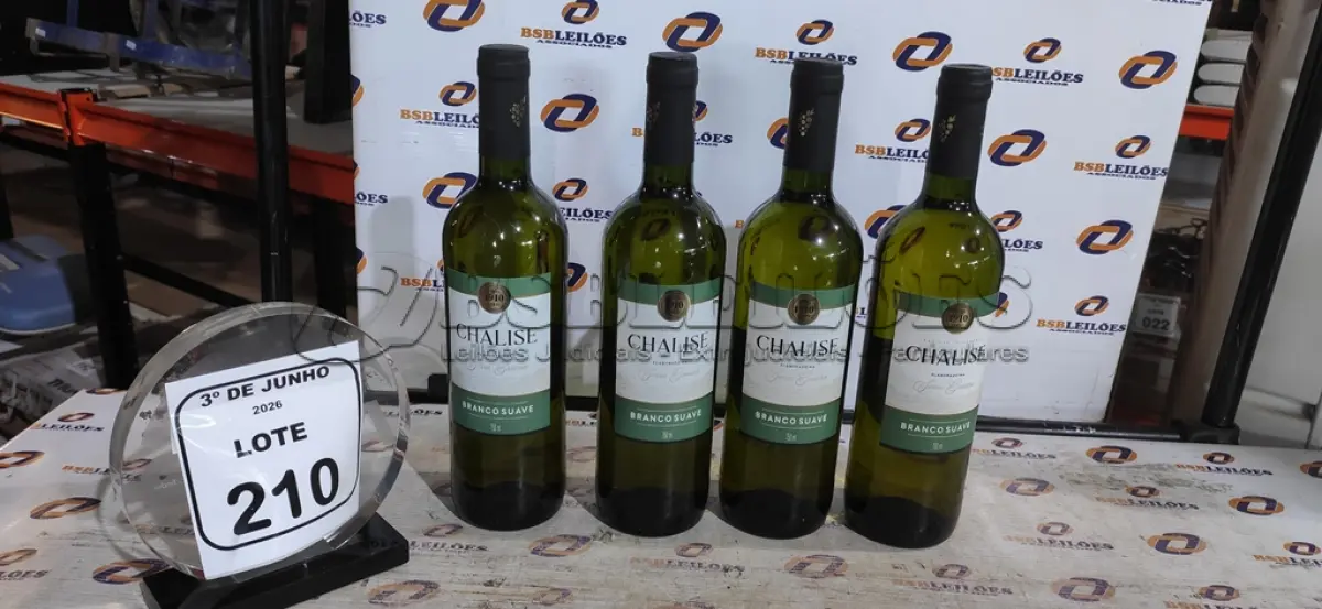 LOTE 210 - 04 GARRAFAS DE VINHO BRANCO SUAVE DE 750 ML MARCA CHALISE. (NO ESTADO) ATENÇÃO! FAZER A VISITAÇÃO ANTES DE ARREMATAR, NÃO SABEMOS SE FUNCIONA, LEILÃO NÃO TEM GARANTIA E NEM DEVOLUÇÃO, SUJEITO A POSSÍVEIS AVARIAS VISÍVEIS/OCULTAS E/OU AUSÊNCIA DE COMPONENTES.