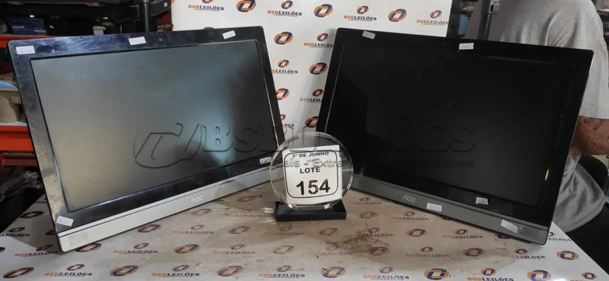LOTE 154 - 02 ALL IN ONE MARCA AOC. (NO ESTADO) ATENÇÃO! FAZER A VISITAÇÃO ANTES DE ARREMATAR, NÃO SABEMOS SE FUNCIONA, LEILÃO NÃO TEM GARANTIA E NEM DEVOLUÇÃO, SUJEITO A POSSÍVEIS AVARIAS VISÍVEIS/OCULTAS E/OU AUSÊNCIA DE COMPONENTES.