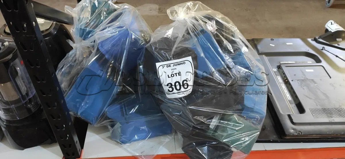 LOTE 306 - 01 LOTE COM GRANDE QUANTIDADE DE CAIXAS DE PLÁSTICO ORGANIZADORAS DE PARAFUSOS. (NO ESTADO) ATENÇÃO! FAZER A VISITAÇÃO ANTES DE ARREMATAR, NÃO SABEMOS SE FUNCIONA, LEILÃO NÃO TEM GARANTIA E NEM DEVOLUÇÃO, SUJEITO A POSSÍVEIS AVARIAS VISÍVEIS/OCULTAS E/OU AUSÊNCIA DE COMPONENTES.