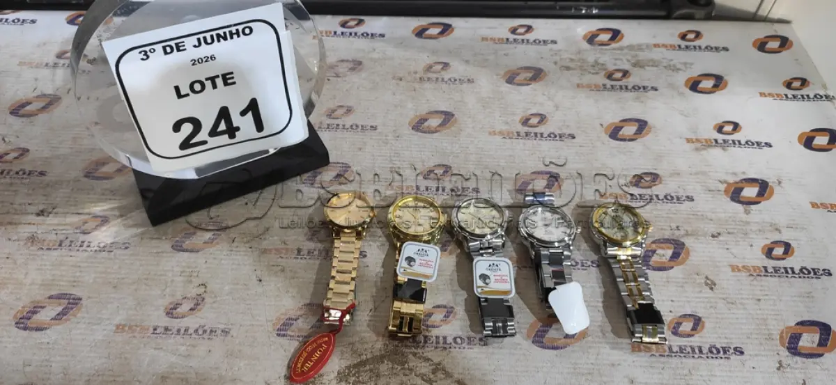 LOTE 241 - 05 RELÓGIOS DE PULSO. (NO ESTADO) ATENÇÃO! FAZER A VISITAÇÃO ANTES DE ARREMATAR, NÃO SABEMOS SE FUNCIONA, LEILÃO NÃO TEM GARANTIA E NEM DEVOLUÇÃO, SUJEITO A POSSÍVEIS AVARIAS VISÍVEIS/OCULTAS E/OU AUSÊNCIA DE COMPONENTES.
