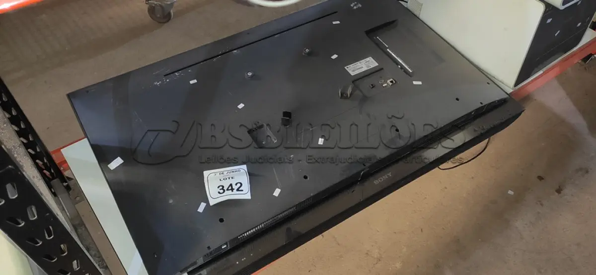 LOTE 342 - 01 TV 50’’ MARCA LG E 01 TV 46’’ MARCA SONY PARA RETIRADA DE PEÇAS. (NO ESTADO) ATENÇÃO! FAZER A VISITAÇÃO ANTES DE ARREMATAR, NÃO SABEMOS SE FUNCIONA, LEILÃO NÃO TEM GARANTIA E NEM DEVOLUÇÃO, SUJEITO A POSSÍVEIS AVARIAS VISÍVEIS/OCULTAS E/OU AUSÊNCIA DE COMPONENTES.