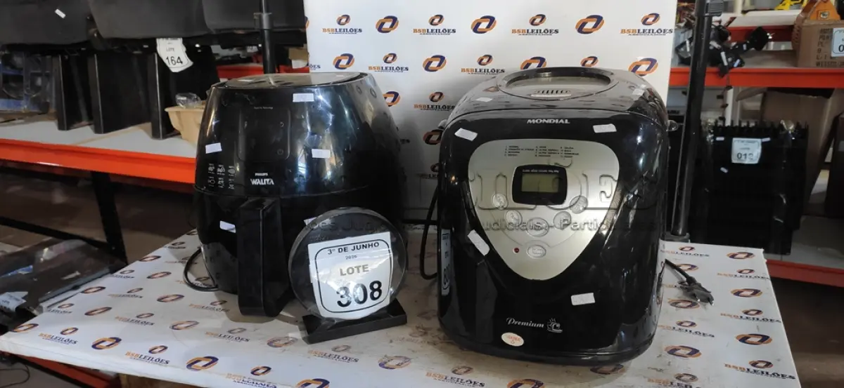 LOTE 308 - 01 AIR FRYER 220V MARCA WALITA E 01 PANIFICADORA 220V MARCA MONDIAL. (NO ESTADO) ATENÇÃO! FAZER A VISITAÇÃO ANTES DE ARREMATAR, NÃO SABEMOS SE FUNCIONA, LEILÃO NÃO TEM GARANTIA E NEM DEVOLUÇÃO, SUJEITO A POSSÍVEIS AVARIAS VISÍVEIS/OCULTAS E/OU AUSÊNCIA DE COMPONENTES.