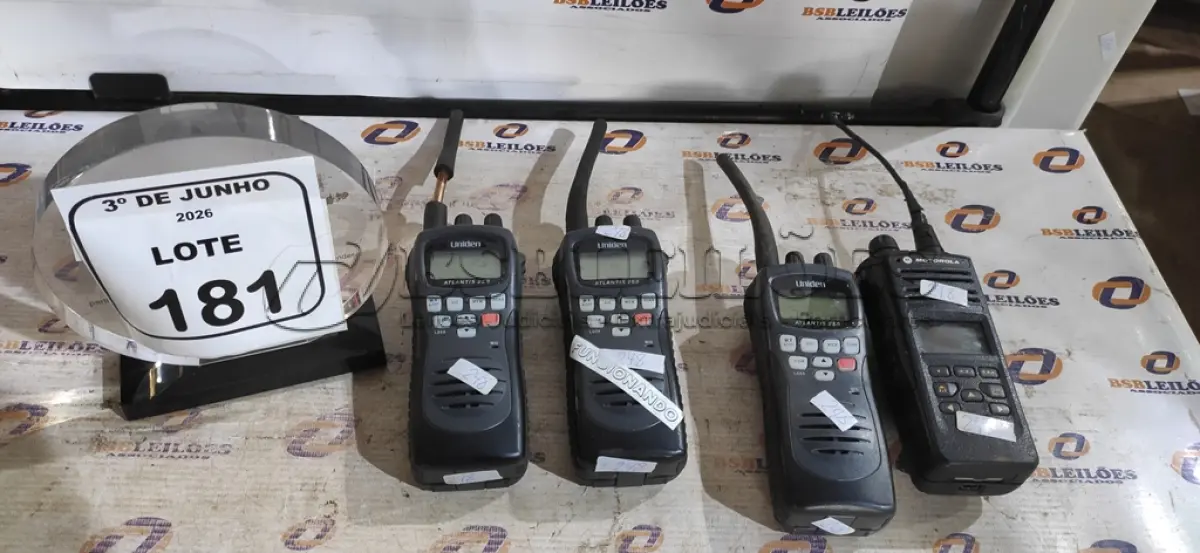 LOTE 181 - 03 RÁDIOS COMUNICADORES MARCA UNIDEN E 01 RÁDIO COMUNICADOR MARCA MOTOROLA. (NO ESTADO) ATENÇÃO! FAZER A VISITAÇÃO ANTES DE ARREMATAR, NÃO SABEMOS SE FUNCIONA, LEILÃO NÃO TEM GARANTIA E NEM DEVOLUÇÃO, SUJEITO A POSSÍVEIS AVARIAS VISÍVEIS/OCULTAS E/OU AUSÊNCIA DE COMPONENTES.