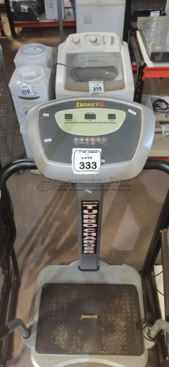 LOTE 333 - 01 PLATAFORMA VIBRATÓRIA TURBO CHARGER MARCA ENERGY M. (NO ESTADO) ATENÇÃO! FAZER A VISITAÇÃO ANTES DE ARREMATAR, NÃO SABEMOS SE FUNCIONA, LEILÃO NÃO TEM GARANTIA E NEM DEVOLUÇÃO, SUJEITO A POSSÍVEIS AVARIAS VISÍVEIS/OCULTAS E/OU AUSÊNCIA DE COMPONENTES.