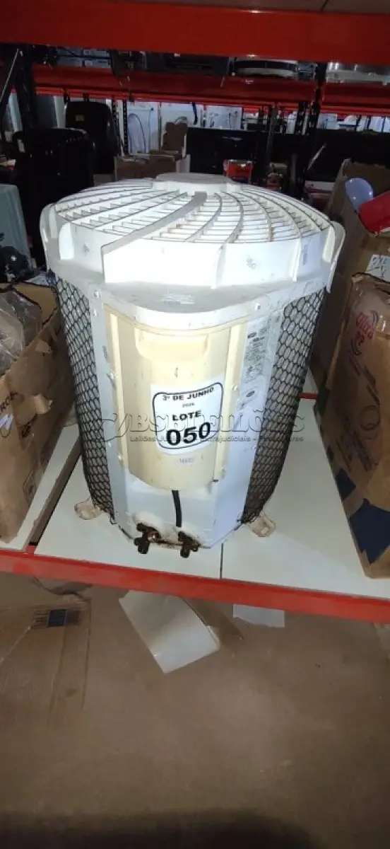 LOTE 050 - 01 CONDENSADORA MODELO 38KCH12C5 12.000BTU/H MARCA CARRIER. (NO ESTADO) ATENÇÃO! FAZER A VISITAÇÃO ANTES DE ARREMATAR, NÃO SABEMOS SE FUNCIONA, LEILÃO NÃO TEM GARANTIA E NEM DEVOLUÇÃO, SUJEITO A POSSÍVEIS AVARIAS VISÍVEIS/OCULTAS E/OU AUSÊNCIA DE COMPONENTES.