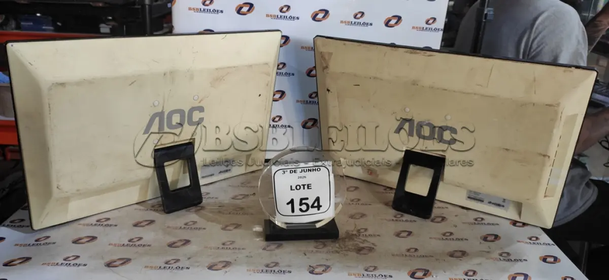 LOTE 154 - 02 ALL IN ONE MARCA AOC. (NO ESTADO) ATENÇÃO! FAZER A VISITAÇÃO ANTES DE ARREMATAR, NÃO SABEMOS SE FUNCIONA, LEILÃO NÃO TEM GARANTIA E NEM DEVOLUÇÃO, SUJEITO A POSSÍVEIS AVARIAS VISÍVEIS/OCULTAS E/OU AUSÊNCIA DE COMPONENTES.