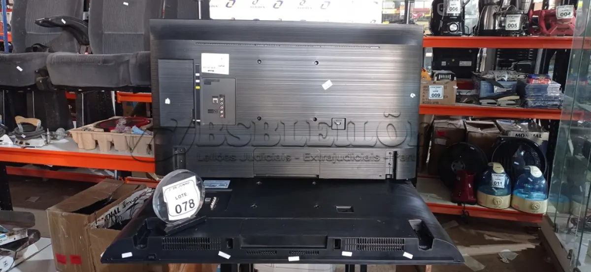 LOTE 078 - 02 TVS 43’’ MARCA SAMSUNG PARA RETIRADA DE PEÇAS. (NO ESTADO) ATENÇÃO! FAZER A VISITAÇÃO ANTES DE ARREMATAR, NÃO SABEMOS SE FUNCIONA, LEILÃO NÃO TEM GARANTIA E NEM DEVOLUÇÃO, SUJEITO A POSSÍVEIS AVARIAS VISÍVEIS/OCULTAS E/OU AUSÊNCIA DE COMPONENTES.