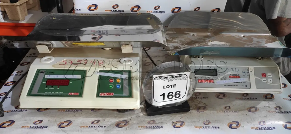 LOTE 166 - 02 BALANÇAS PEDIÁTRICAS. (NO ESTADO) ATENÇÃO! FAZER A VISITAÇÃO ANTES DE ARREMATAR, NÃO SABEMOS SE FUNCIONA, LEILÃO NÃO TEM GARANTIA E NEM DEVOLUÇÃO, SUJEITO A POSSÍVEIS AVARIAS VISÍVEIS/OCULTAS E/OU AUSÊNCIA DE COMPONENTES.