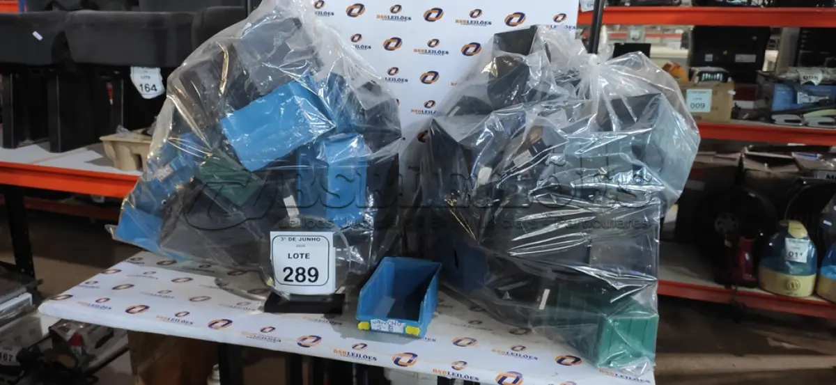 LOTE 289 - 01 LOTE COM GRANDE QUANTIDADE DE CAIXAS DE PLÁSTICO ORGANIZADORAS DE PARAFUSOS. (NO ESTADO) ATENÇÃO! FAZER A VISITAÇÃO ANTES DE ARREMATAR, NÃO SABEMOS SE FUNCIONA, LEILÃO NÃO TEM GARANTIA E NEM DEVOLUÇÃO, SUJEITO A POSSÍVEIS AVARIAS VISÍVEIS/OCULTAS E/OU AUSÊNCIA DE COMPONENTES.