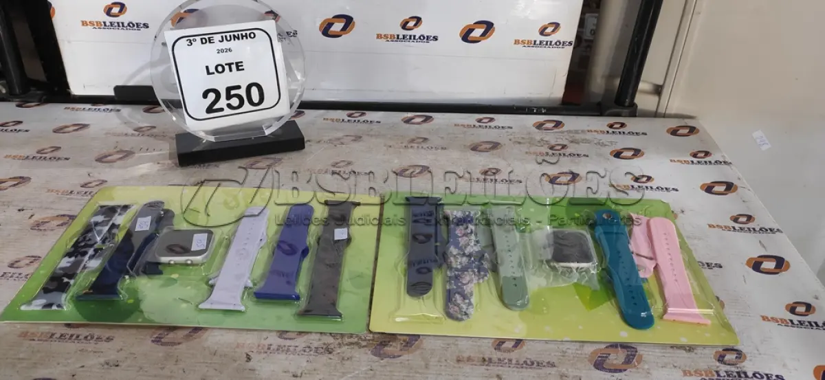 LOTE 250 - 02 RELÓGIOS INTELIGENTES COM 05 PULSEIRAS. (NO ESTADO) ATENÇÃO! FAZER A VISITAÇÃO ANTES DE ARREMATAR, NÃO SABEMOS SE FUNCIONA, LEILÃO NÃO TEM GARANTIA E NEM DEVOLUÇÃO, SUJEITO A POSSÍVEIS AVARIAS VISÍVEIS/OCULTAS E/OU AUSÊNCIA DE COMPONENTES.