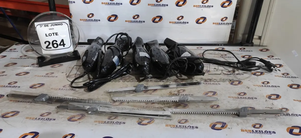 LOTE 264 - 05 FACAS ELÉTRICAS 220V MARCA MONDIAL. (NO ESTADO) ATENÇÃO! FAZER A VISITAÇÃO ANTES DE ARREMATAR, NÃO SABEMOS SE FUNCIONA, LEILÃO NÃO TEM GARANTIA E NEM DEVOLUÇÃO, SUJEITO A POSSÍVEIS AVARIAS VISÍVEIS/OCULTAS E/OU AUSÊNCIA DE COMPONENTES.