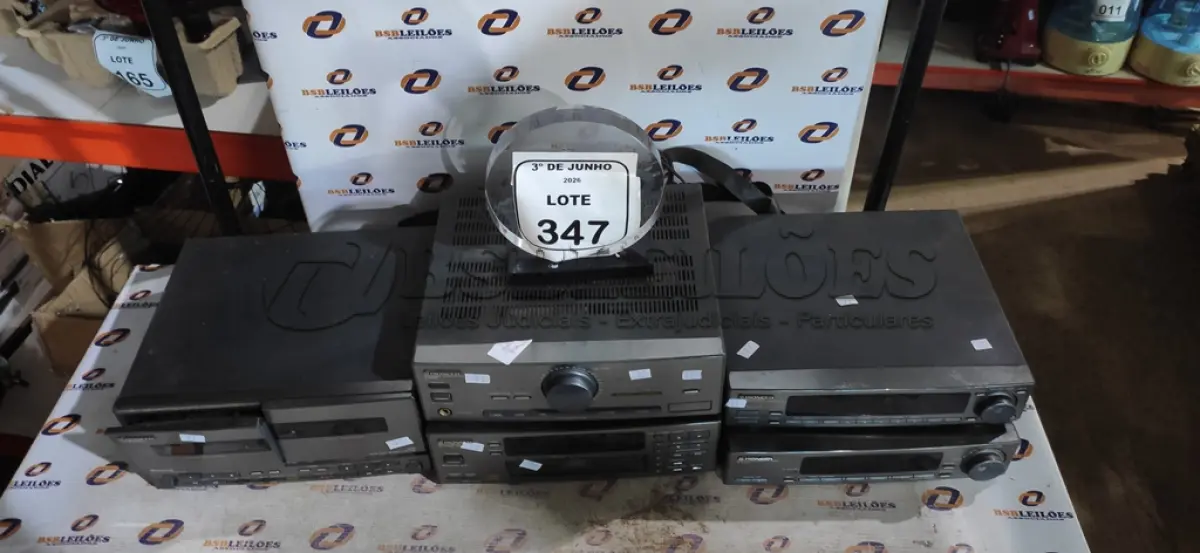 LOTE 347 - 05 APARELHOS DE SOM DIVERSOS MARCA PIONEER. (NO ESTADO) ATENÇÃO! FAZER A VISITAÇÃO ANTES DE ARREMATAR, NÃO SABEMOS SE FUNCIONA, LEILÃO NÃO TEM GARANTIA E NEM DEVOLUÇÃO, SUJEITO A POSSÍVEIS AVARIAS VISÍVEIS/OCULTAS E/OU AUSÊNCIA DE COMPONENTES.