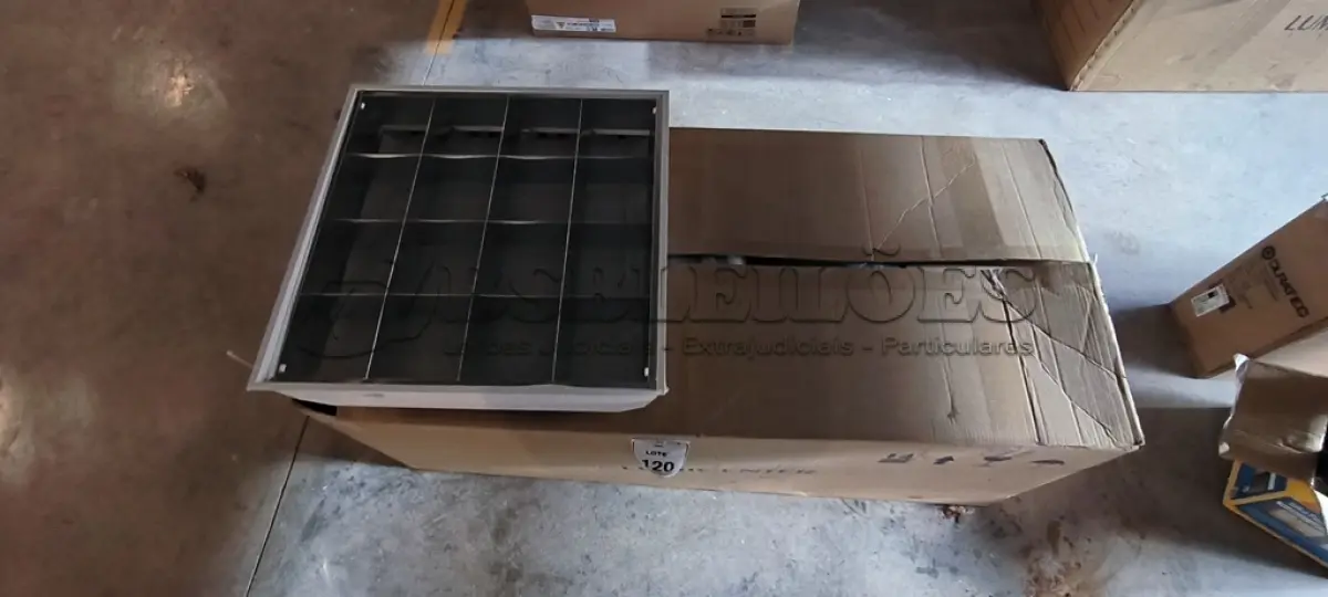 LOTE 120 - 05 LUMINÁRIAS DE EMBUTIR PARA LÂMPADAS COM REATORES. (NO ESTADO) ATENÇÃO! FAZER A VISITAÇÃO ANTES DE ARREMATAR, NÃO SABEMOS SE FUNCIONA, LEILÃO NÃO TEM GARANTIA E NEM DEVOLUÇÃO, SUJEITO A POSSÍVEIS AVARIAS VISÍVEIS/OCULTAS E/OU AUSÊNCIA DE COMPONENTES.