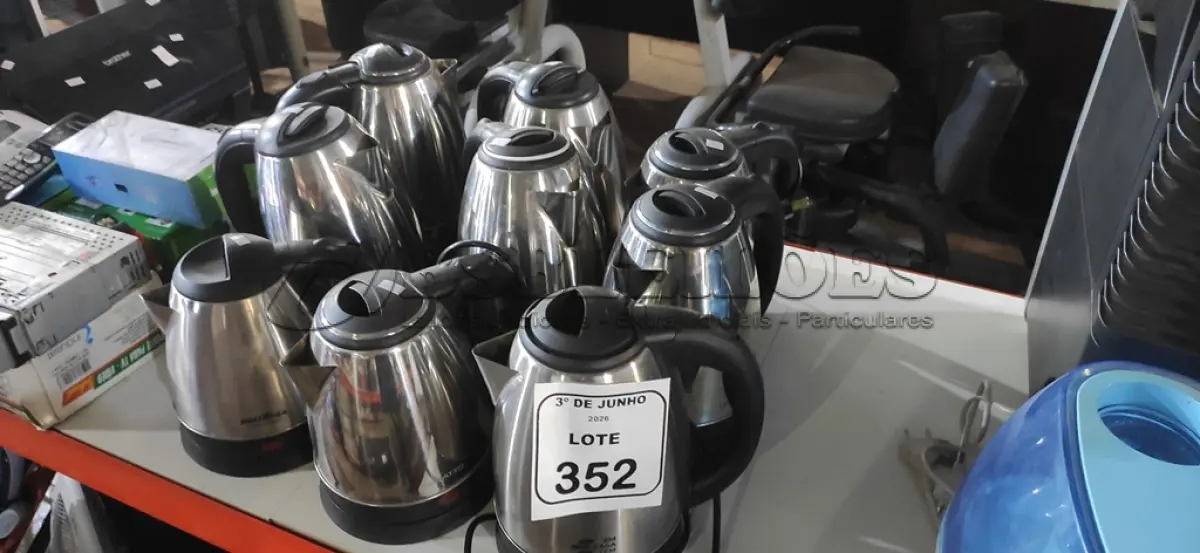 LOTE 352 - 09 CHALEIRAS ELÉTRICAS DE MARCAS E MODELOS DIVERSOS. (NO ESTADO) ATENÇÃO! FAZER A VISITAÇÃO ANTES DE ARREMATAR, NÃO SABEMOS SE FUNCIONA, LEILÃO NÃO TEM GARANTIA E NEM DEVOLUÇÃO, SUJEITO A POSSÍVEIS AVARIAS VISÍVEIS/OCULTAS E/OU AUSÊNCIA DE COMPONENTES.