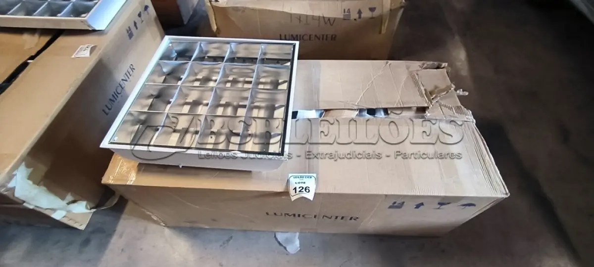 LOTE 126 - 08 LUMINÁRIAS DE EMBUTIR PARA LÂMPADAS COM REATORES. (NO ESTADO) ATENÇÃO! FAZER A VISITAÇÃO ANTES DE ARREMATAR, NÃO SABEMOS SE FUNCIONA, LEILÃO NÃO TEM GARANTIA E NEM DEVOLUÇÃO, SUJEITO A POSSÍVEIS AVARIAS VISÍVEIS/OCULTAS E/OU AUSÊNCIA DE COMPONENTES.
