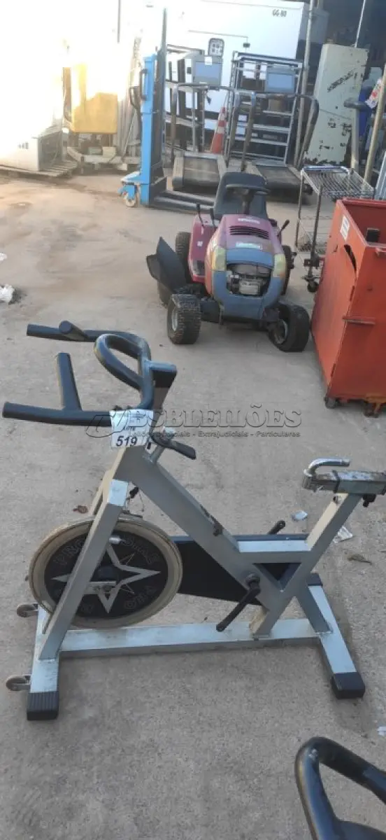 LOTE 519 - 01 PROBIKE SPINNING. (NO ESTADO) ATENÇÃO! FAZER A VISITAÇÃO ANTES DE ARREMATAR, NÃO SABEMOS SE FUNCIONA, LEILÃO NÃO TEM GARANTIA E NEM DEVOLUÇÃO, SUJEITO A POSSÍVEIS AVARIAS VISÍVEIS/OCULTAS E/OU AUSÊNCIA DE COMPONENTES.