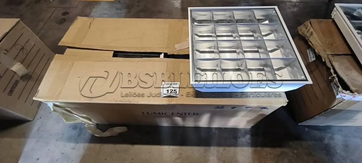 LOTE 125 - 08 LUMINÁRIAS DE EMBUTIR PARA LÂMPADAS COM REATORES. (NO ESTADO) ATENÇÃO! FAZER A VISITAÇÃO ANTES DE ARREMATAR, NÃO SABEMOS SE FUNCIONA, LEILÃO NÃO TEM GARANTIA E NEM DEVOLUÇÃO, SUJEITO A POSSÍVEIS AVARIAS VISÍVEIS/OCULTAS E/OU AUSÊNCIA DE COMPONENTES.