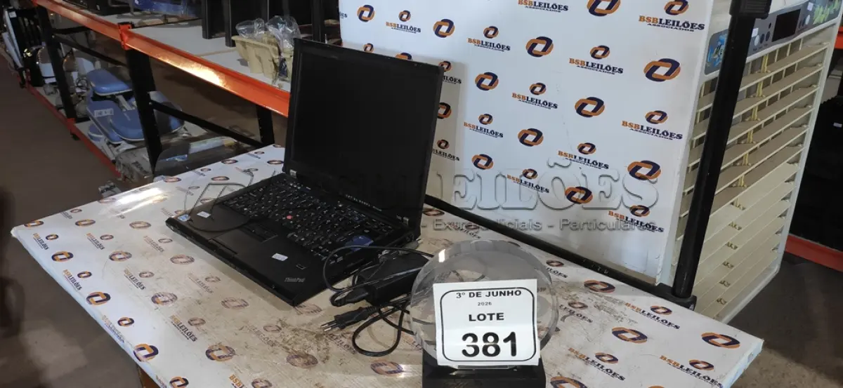 LOTE 381 - 01 NOTEBOOK SERIE THINKPAD MARCA LENOVO COM CARREGADOR. (NO ESTADO) ATENÇÃO! FAZER A VISITAÇÃO ANTES DE ARREMATAR, NÃO SABEMOS SE FUNCIONA, LEILÃO NÃO TEM GARANTIA E NEM DEVOLUÇÃO, SUJEITO A POSSÍVEIS AVARIAS VISÍVEIS/OCULTAS E/OU AUSÊNCIA DE COMPONENTES.
