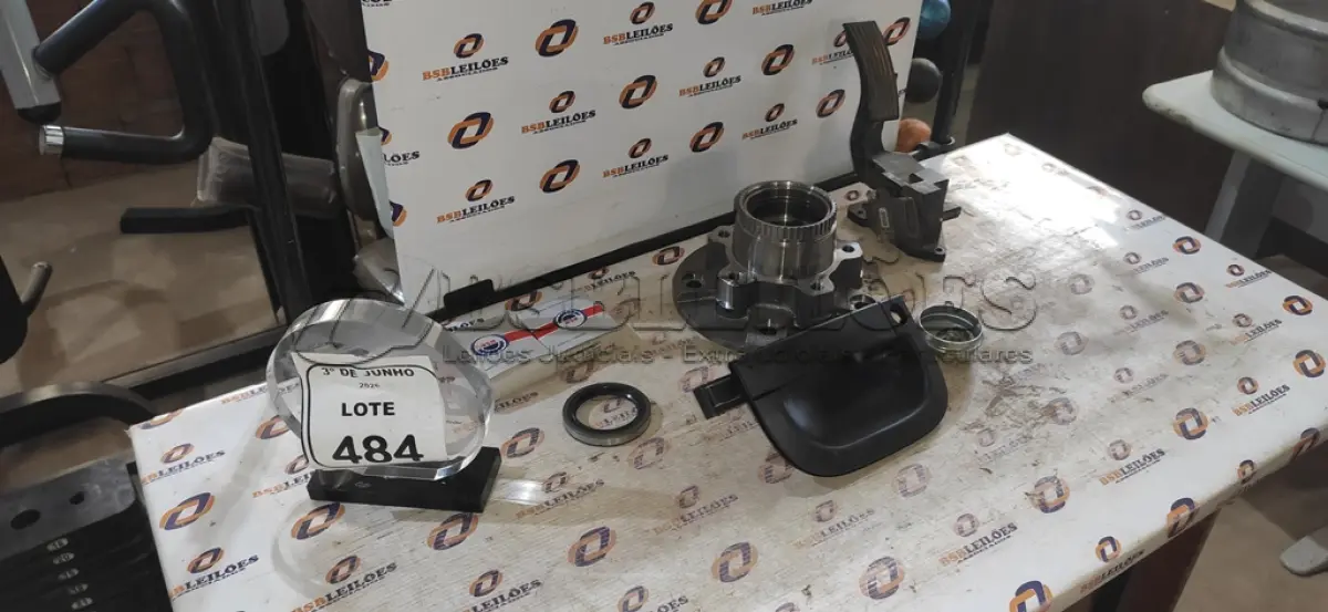 LOTE 484 - 01 REPARO DE RODA DIANTEIRA K2500 2.5 16VE 01 CUBO DE RODA KIA BONGO16V COM ABS. (NO ESTADO) ATENÇÃO! FAZER A VISITAÇÃO ANTES DE ARREMATAR, NÃO SABEMOS SE FUNCIONA, LEILÃO NÃO TEM GARANTIA E NEM DEVOLUÇÃO, SUJEITO A POSSÍVEIS AVARIAS VISÍVEIS/OCULTAS E/OU AUSÊNCIA DE COMPONENTES.