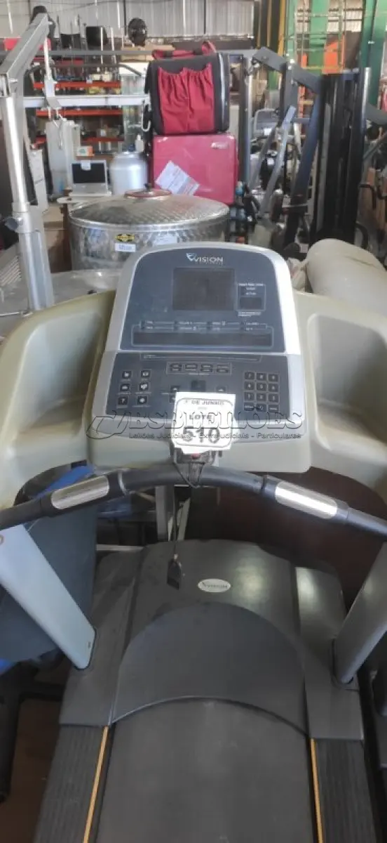 LOTE 510 - 01 ESTEIRA ERGOMÉTRICA MODELO T60 220V MARCA VISION. (NO ESTADO) ATENÇÃO! FAZER A VISITAÇÃO ANTES DE ARREMATAR, NÃO SABEMOS SE FUNCIONA, LEILÃO NÃO TEM GARANTIA E NEM DEVOLUÇÃO, SUJEITO A POSSÍVEIS AVARIAS VISÍVEIS/OCULTAS E/OU AUSÊNCIA DE COMPONENTES.