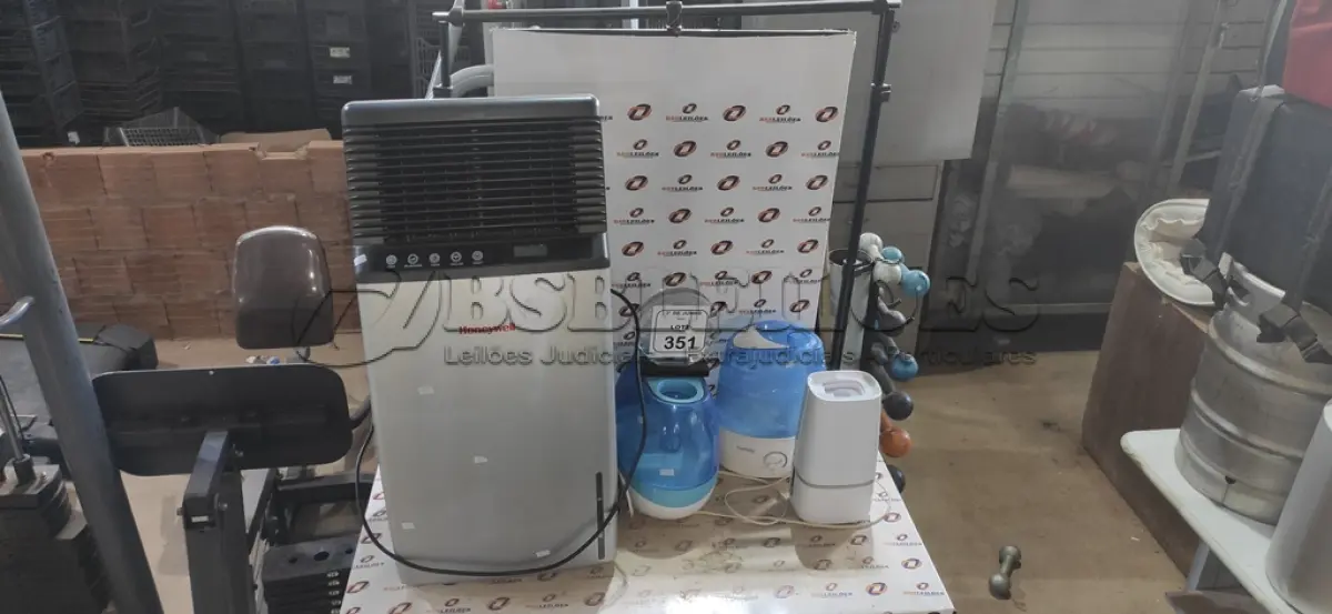 LOTE 351 - 01 CLIMATIZADOR MODELO CL15AC 220V MARCA HONEYWELL, E 03 UMIFICADORES DE AR DE MARCAS E MODELOS DIVERSOS. (NO ESTADO) ATENÇÃO! FAZER A VISITAÇÃO ANTES DE ARREMATAR, NÃO SABEMOS SE FUNCIONA, LEILÃO NÃO TEM GARANTIA E NEM DEVOLUÇÃO, SUJEITO A POSSÍVEIS AVARIAS VISÍVEIS/OCULTAS E/OU AUSÊNCIA DE COMPONENTES.