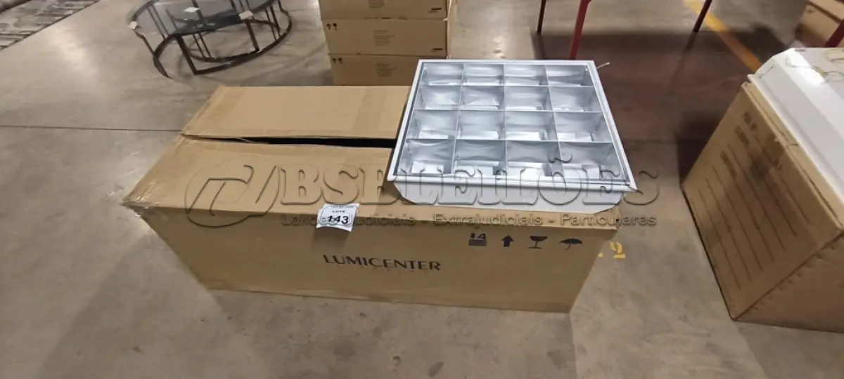 LOTE 143 - 06 LUMINÁRIAS DE EMBUTIR PARA LÂMPADAS COM REATORES.  (NO ESTADO) ATENÇÃO! FAZER A VISITAÇÃO ANTES DE ARREMATAR, NÃO SABEMOS SE FUNCIONA, LEILÃO NÃO TEM GARANTIA E NEM DEVOLUÇÃO, SUJEITO A POSSÍVEIS AVARIAS VISÍVEIS/OCULTAS E/OU AUSÊNCIA DE COMPONENTES.