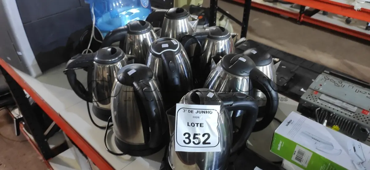 LOTE 352 - 09 CHALEIRAS ELÉTRICAS DE MARCAS E MODELOS DIVERSOS. (NO ESTADO) ATENÇÃO! FAZER A VISITAÇÃO ANTES DE ARREMATAR, NÃO SABEMOS SE FUNCIONA, LEILÃO NÃO TEM GARANTIA E NEM DEVOLUÇÃO, SUJEITO A POSSÍVEIS AVARIAS VISÍVEIS/OCULTAS E/OU AUSÊNCIA DE COMPONENTES.