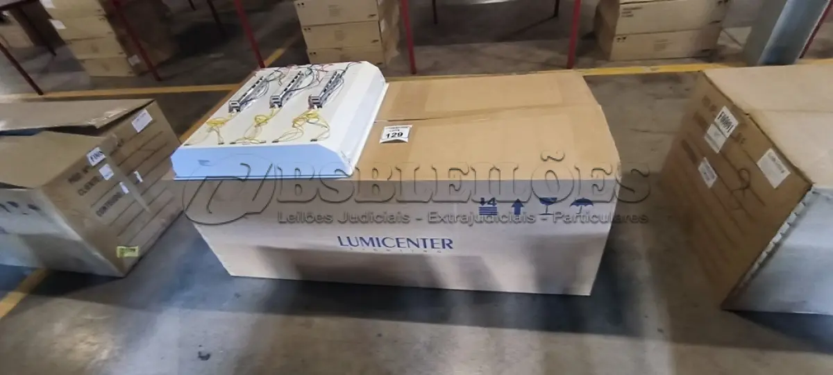 LOTE 129 - 08 LUMINÁRIAS DE EMBUTIR PARA LÂMPADAS COM REATORES. (NO ESTADO) ATENÇÃO! FAZER A VISITAÇÃO ANTES DE ARREMATAR, NÃO SABEMOS SE FUNCIONA, LEILÃO NÃO TEM GARANTIA E NEM DEVOLUÇÃO, SUJEITO A POSSÍVEIS AVARIAS VISÍVEIS/OCULTAS E/OU AUSÊNCIA DE COMPONENTES.