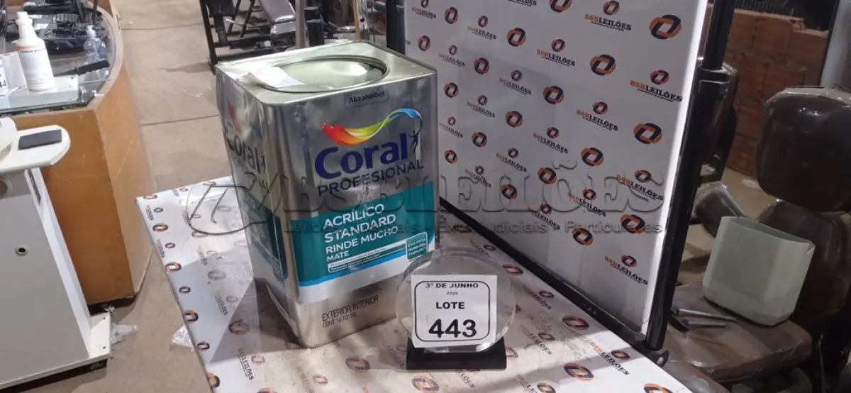 LOTE 443 - 01 LATA DE TINTA ACRÍLICA STANDARD EXTERIOR/INTERIOR NA COR BRANCO FOSCO DE 18L MARCA CORAL. (NO ESTADO) ATENÇÃO! FAZER A VISITAÇÃO ANTES DE ARREMATAR, NÃO SABEMOS SE FUNCIONA, LEILÃO NÃO TEM GARANTIA E NEM DEVOLUÇÃO, SUJEITO A POSSÍVEIS AVARIAS VISÍVEIS/OCULTAS E/OU AUSÊNCIA DE COMPONENTES.