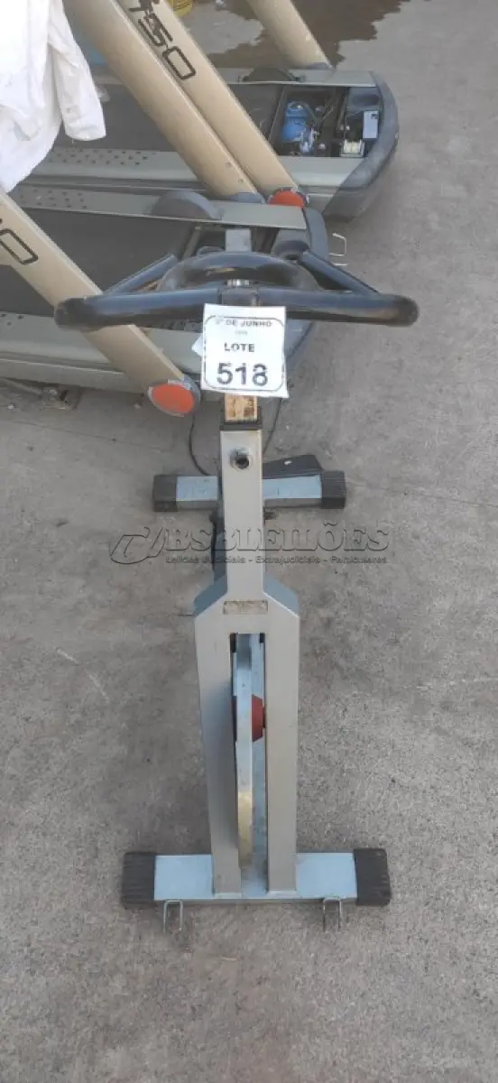 LOTE 518 - 01 PROBIKE SPINNING. (NO ESTADO) ATENÇÃO! FAZER A VISITAÇÃO ANTES DE ARREMATAR, NÃO SABEMOS SE FUNCIONA, LEILÃO NÃO TEM GARANTIA E NEM DEVOLUÇÃO, SUJEITO A POSSÍVEIS AVARIAS VISÍVEIS/OCULTAS E/OU AUSÊNCIA DE COMPONENTES.