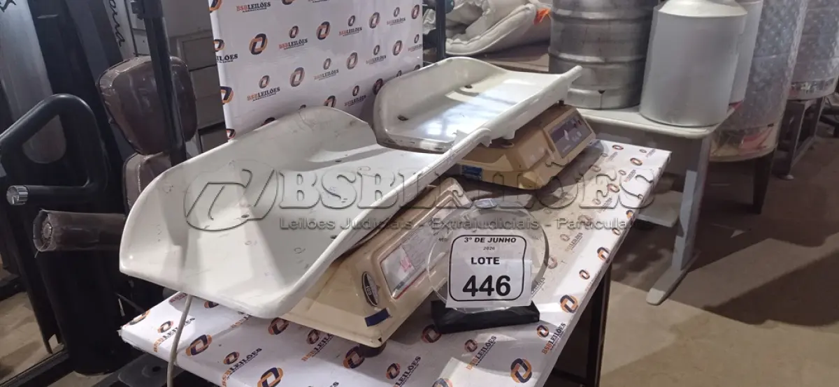 LOTE 446 - 02 BALANÇAS PEDIÁTRICAS. (NO ESTADO) ATENÇÃO! FAZER A VISITAÇÃO ANTES DE ARREMATAR, NÃO SABEMOS SE FUNCIONA, LEILÃO NÃO TEM GARANTIA E NEM DEVOLUÇÃO, SUJEITO A POSSÍVEIS AVARIAS VISÍVEIS/OCULTAS E/OU AUSÊNCIA DE COMPONENTES.