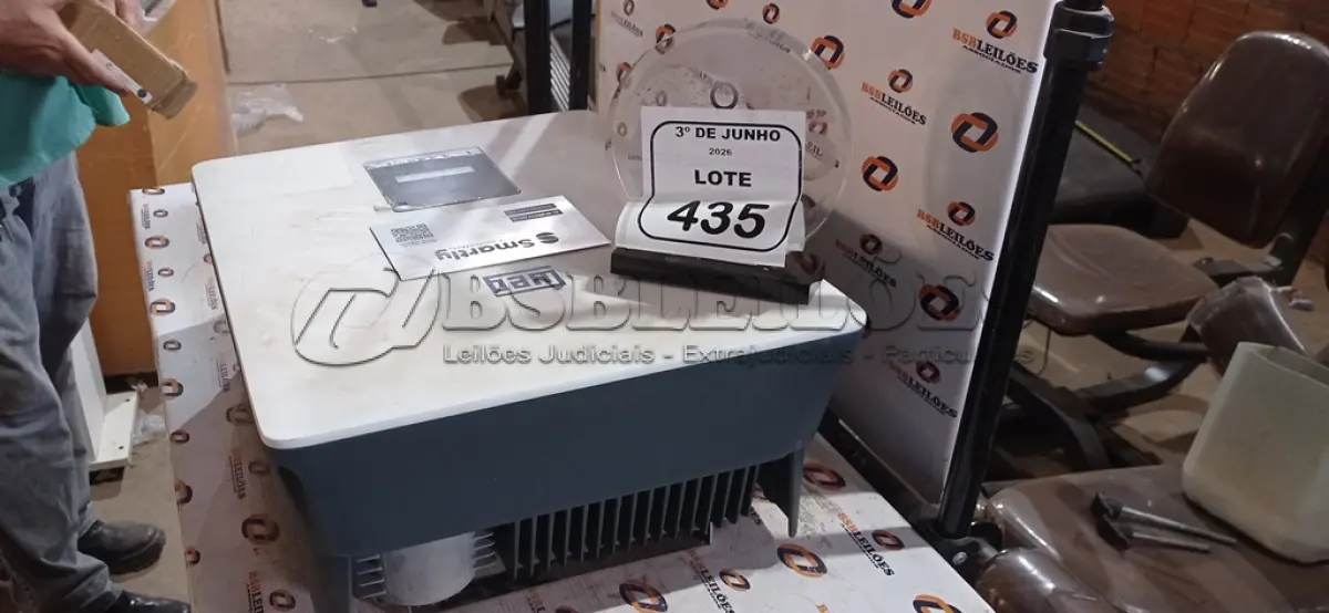 LOTE 435 - 01 INVERSOR SOLAR WEG MODELO SIW400G T025 W0. (NO ESTADO) ATENÇÃO! FAZER A VISITAÇÃO ANTES DE ARREMATAR, NÃO SABEMOS SE FUNCIONA, LEILÃO NÃO TEM GARANTIA E NEM DEVOLUÇÃO, SUJEITO A POSSÍVEIS AVARIAS VISÍVEIS/OCULTAS E/OU AUSÊNCIA DE COMPONENTES.