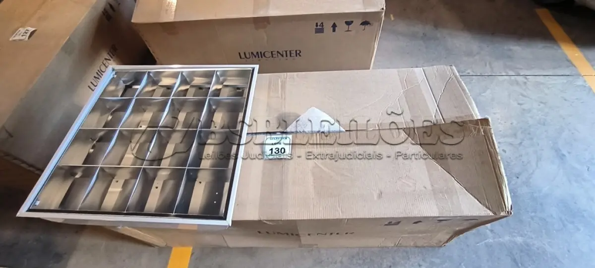 LOTE 130 - 08 LUMINÁRIAS DE EMBUTIR PARA LÂMPADAS COM REATORES. (NO ESTADO) ATENÇÃO! FAZER A VISITAÇÃO ANTES DE ARREMATAR, NÃO SABEMOS SE FUNCIONA, LEILÃO NÃO TEM GARANTIA E NEM DEVOLUÇÃO, SUJEITO A POSSÍVEIS AVARIAS VISÍVEIS/OCULTAS E/OU AUSÊNCIA DE COMPONENTES.