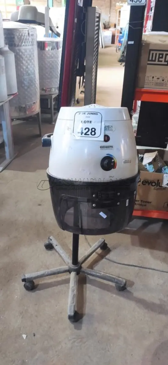 LOTE 428 - 01 SECADOR DE CABELO PROFISSIONAL MARCA MEGA BELL. (NO ESTADO) ATENÇÃO! FAZER A VISITAÇÃO ANTES DE ARREMATAR, NÃO SABEMOS SE FUNCIONA, LEILÃO NÃO TEM GARANTIA E NEM DEVOLUÇÃO, SUJEITO A POSSÍVEIS AVARIAS VISÍVEIS/OCULTAS E/OU AUSÊNCIA DE COMPONENTES.