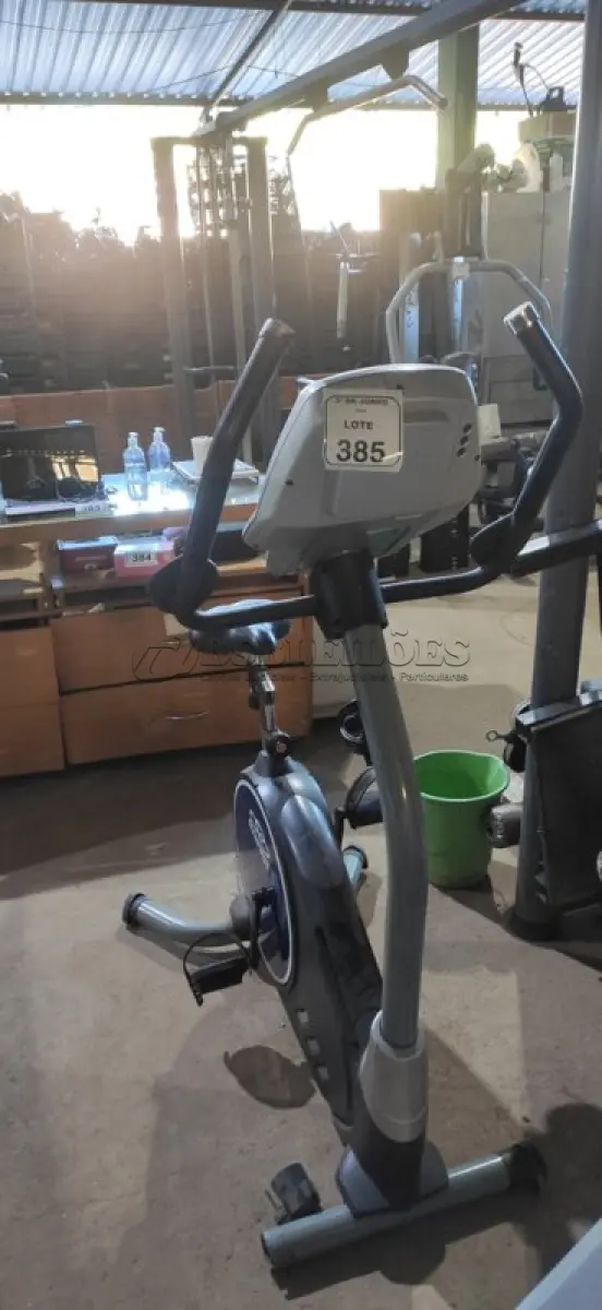 LOTE 385 - 01 BIKE SPINNING MARCA OLYMPIKUS. (NO ESTADO) ATENÇÃO! FAZER A VISITAÇÃO ANTES DE ARREMATAR, NÃO SABEMOS SE FUNCIONA, LEILÃO NÃO TEM GARANTIA E NEM DEVOLUÇÃO, SUJEITO A POSSÍVEIS AVARIAS VISÍVEIS/OCULTAS E/OU AUSÊNCIA DE COMPONENTES.