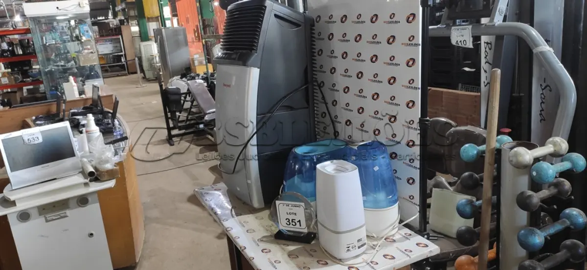 LOTE 351 - 01 CLIMATIZADOR MODELO CL15AC 220V MARCA HONEYWELL, E 03 UMIFICADORES DE AR DE MARCAS E MODELOS DIVERSOS. (NO ESTADO) ATENÇÃO! FAZER A VISITAÇÃO ANTES DE ARREMATAR, NÃO SABEMOS SE FUNCIONA, LEILÃO NÃO TEM GARANTIA E NEM DEVOLUÇÃO, SUJEITO A POSSÍVEIS AVARIAS VISÍVEIS/OCULTAS E/OU AUSÊNCIA DE COMPONENTES.