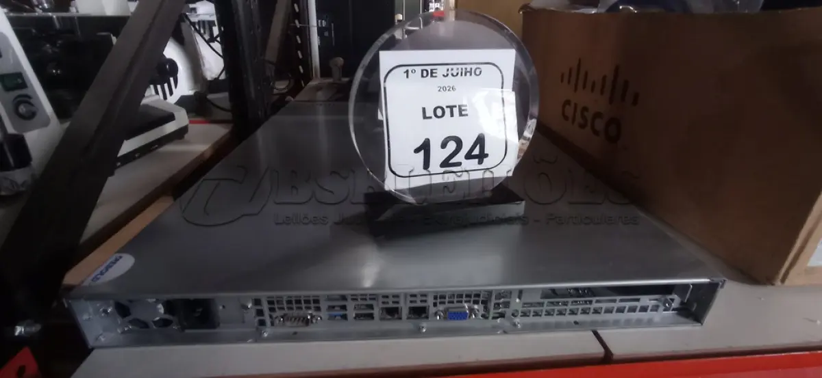 LOTE 124 - 01 SERVIDOR RACK MARCA DIEBOLD. (NO ESTADO) ATENÇÃO! FAZER A VISITAÇÃO ANTES DE ARREMATAR, NÃO SABEMOS SE FUNCIONA, LEILÃO NÃO TEM GARANTIA E NEM DEVOLUÇÃO, SUJEITO A POSSÍVEIS AVARIAS VISÍVEIS/OCULTAS E/OU AUSÊNCIA DE COMPONENTES.