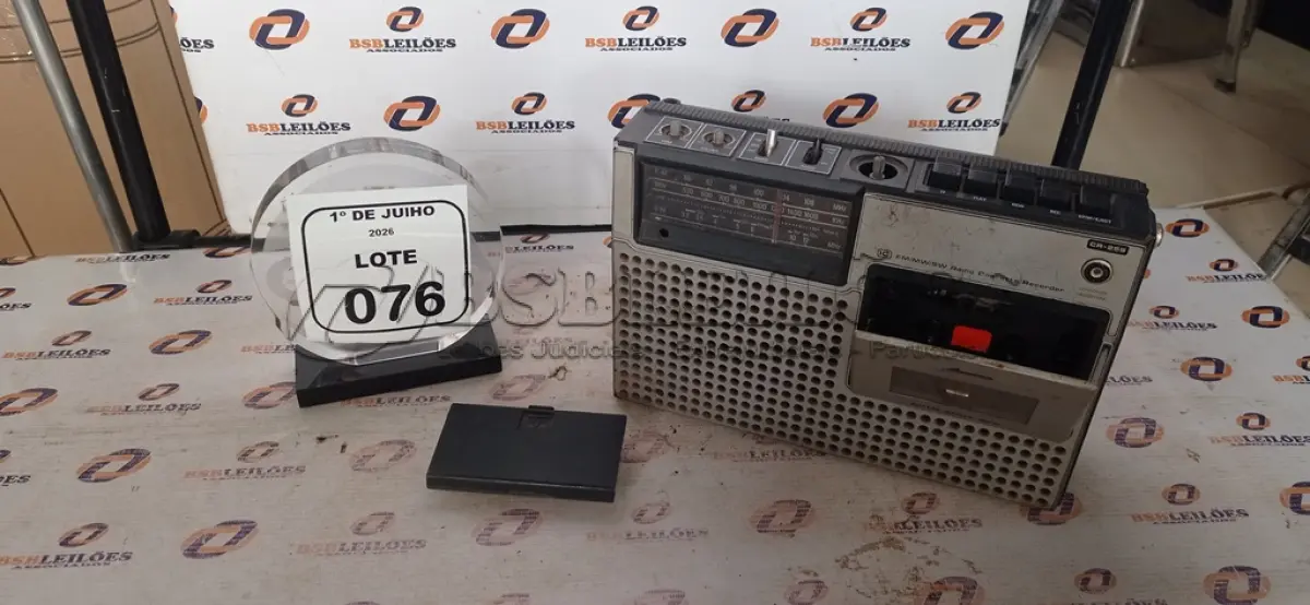 LOTE 076 - 01 RÁDIO GRAVADOR MODELO CR-259. (NO ESTADO) ATENÇÃO! FAZER A VISITAÇÃO ANTES DE ARREMATAR, NÃO SABEMOS SE FUNCIONA, LEILÃO NÃO TEM GARANTIA E NEM DEVOLUÇÃO, SUJEITO A POSSÍVEIS AVARIAS VISÍVEIS/OCULTAS E/OU AUSÊNCIA DE COMPONENTES.