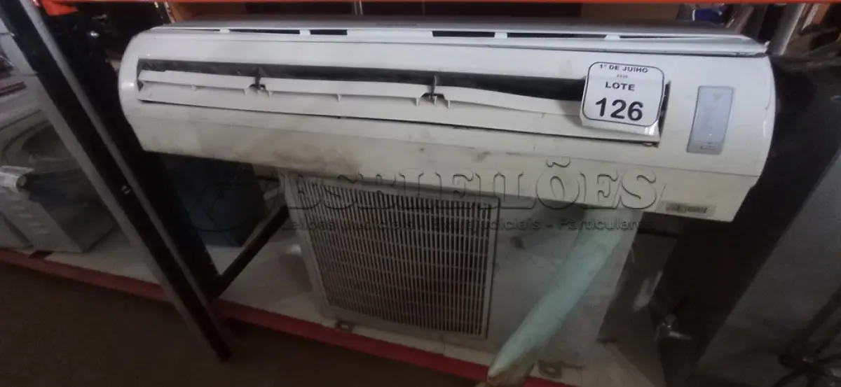 LOTE 126 - 01 AR CONDICIONADO 24.000BTU/H MARCA SAMSUNG. (NO ESTADO) ATENÇÃO! FAZER A VISITAÇÃO ANTES DE ARREMATAR, NÃO SABEMOS SE FUNCIONA, LEILÃO NÃO TEM GARANTIA E NEM DEVOLUÇÃO, SUJEITO A POSSÍVEIS AVARIAS VISÍVEIS/OCULTAS E/OU AUSÊNCIA DE COMPONENTES.