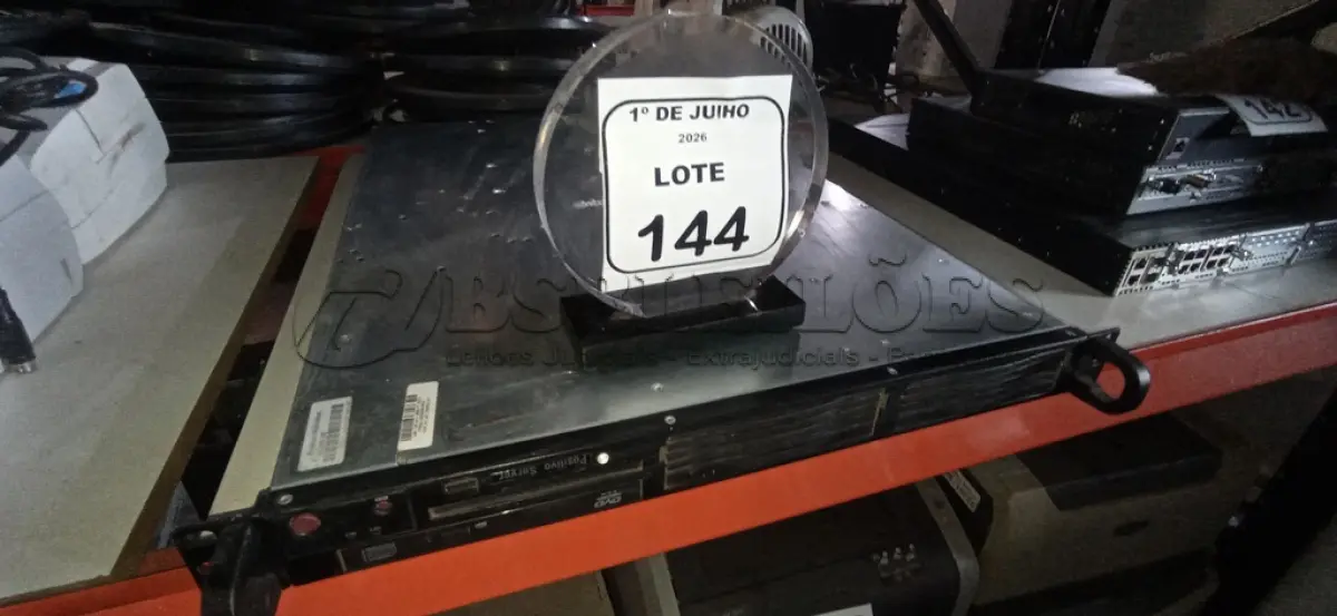 LOTE 144 - 01 SERVIDOR RACK MARCA DIEBOLD. (NO ESTADO) ATENÇÃO! FAZER A VISITAÇÃO ANTES DE ARREMATAR, NÃO SABEMOS SE FUNCIONA, LEILÃO NÃO TEM GARANTIA E NEM DEVOLUÇÃO, SUJEITO A POSSÍVEIS AVARIAS VISÍVEIS/OCULTAS E/OU AUSÊNCIA DE COMPONENTES.