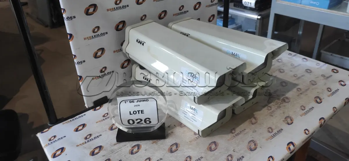 LOTE 026 - 04 CAIXAS DE PROTEÇÃO PARA CÂMERAS DE SEGURANÇA. (NO ESTADO) ATENÇÃO! FAZER A VISITAÇÃO ANTES DE ARREMATAR, NÃO SABEMOS SE FUNCIONA, LEILÃO NÃO TEM GARANTIA E NEM DEVOLUÇÃO, SUJEITO A POSSÍVEIS AVARIAS VISÍVEIS/OCULTAS E/OU AUSÊNCIA DE COMPONENTES.